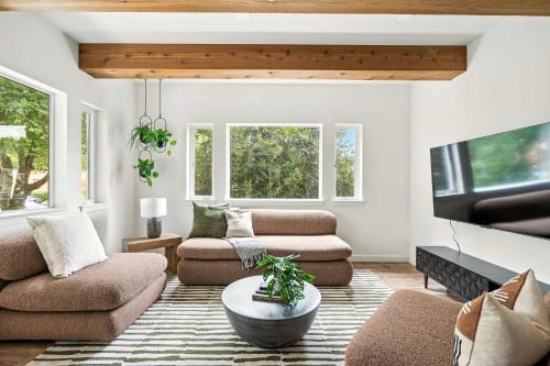 Kerns House | The Adelynn - 5BR Luxury in Walkable Portland
