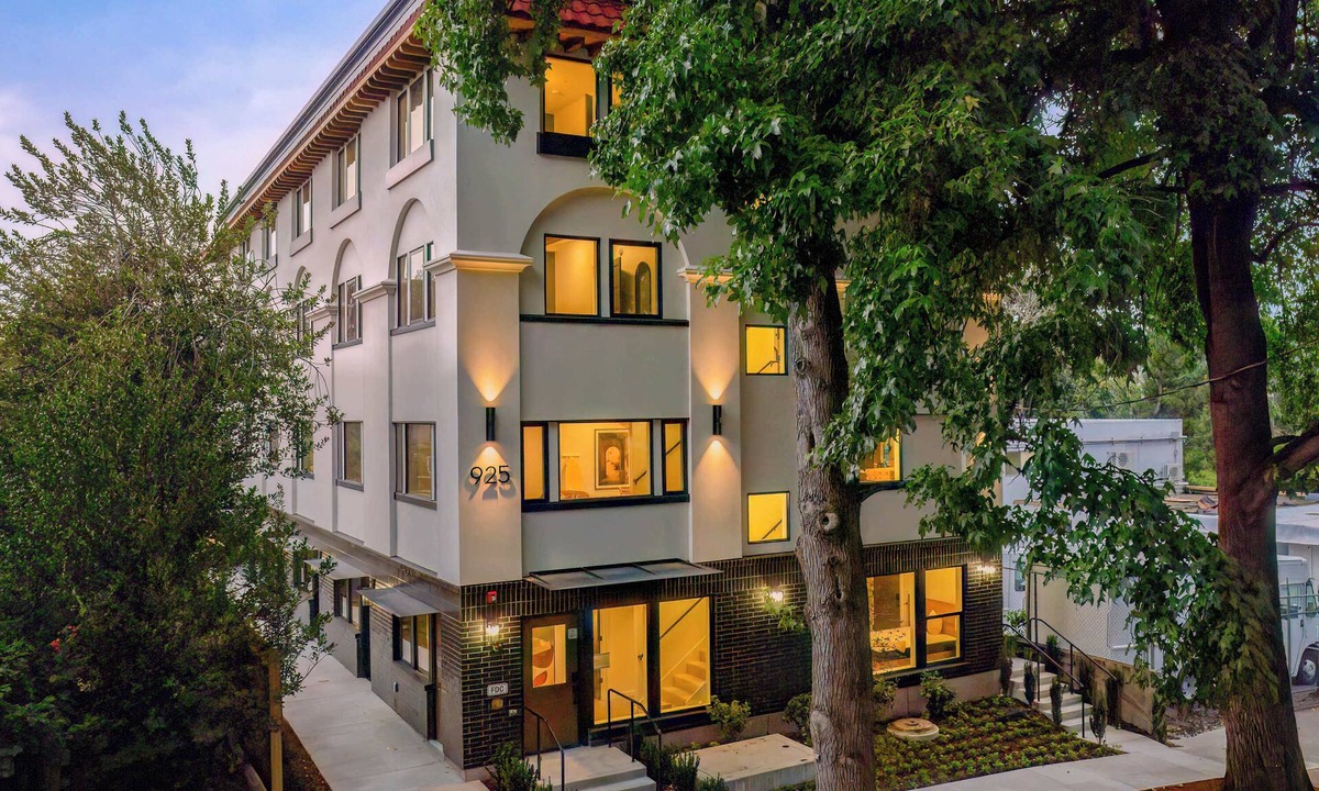 Kerns House | The Adelynn - 5BR Modern Luxury - Central Spot