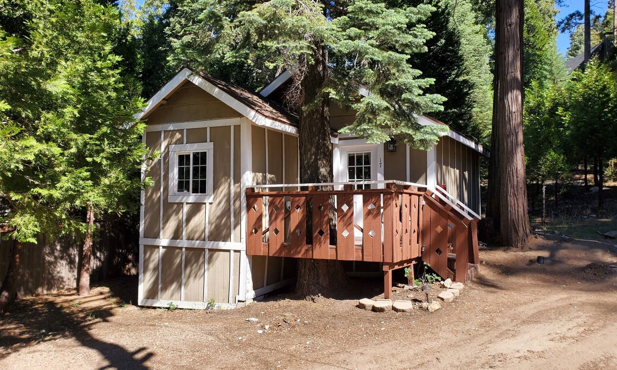 Twin Peaks Cabin | The Alpine Getaway at The Twin Peaks Lodge