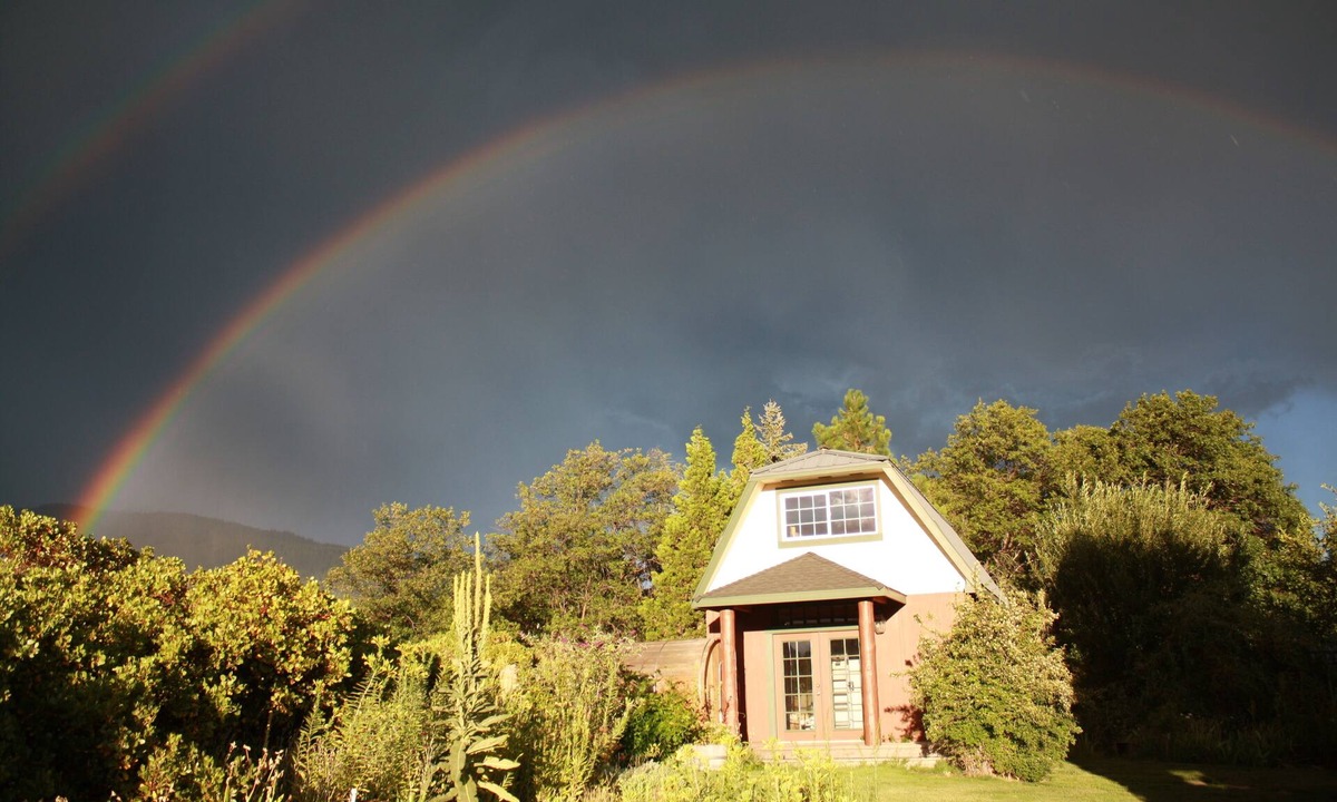 Mount Shasta Cottage | The Angel Cottage with a sauna and amazing views