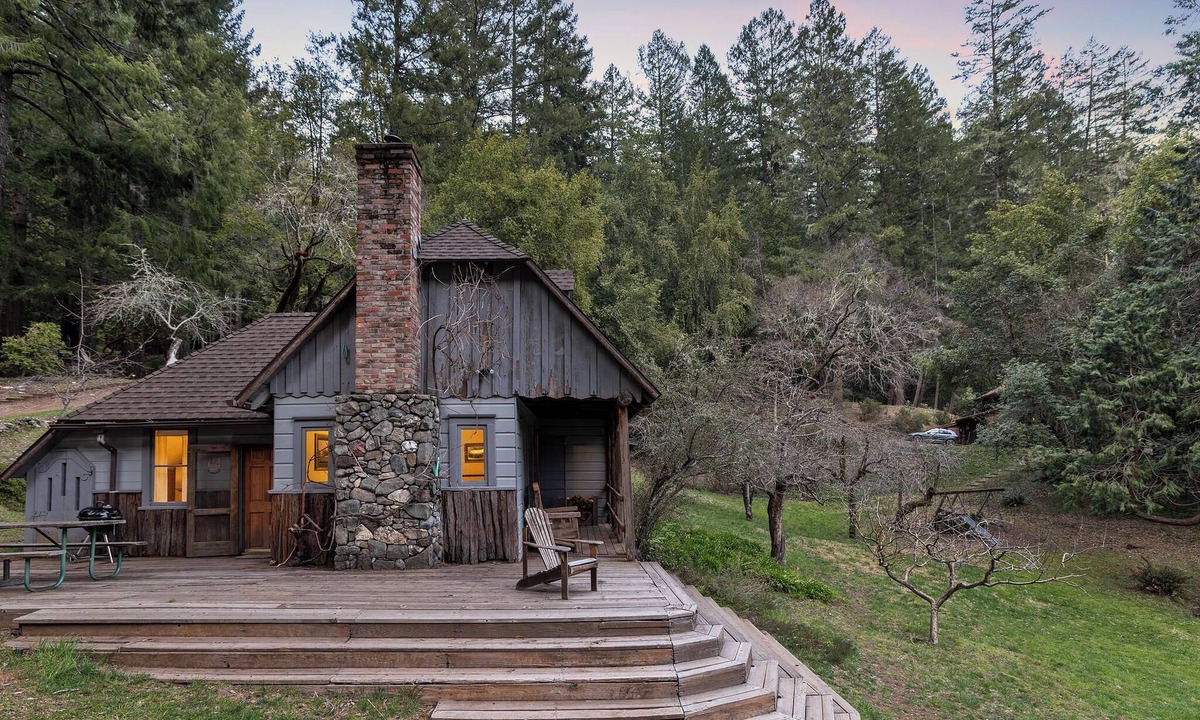 Redwood Valley House | The Beehive- 4-bedroom house at Leonard Lake Reserve