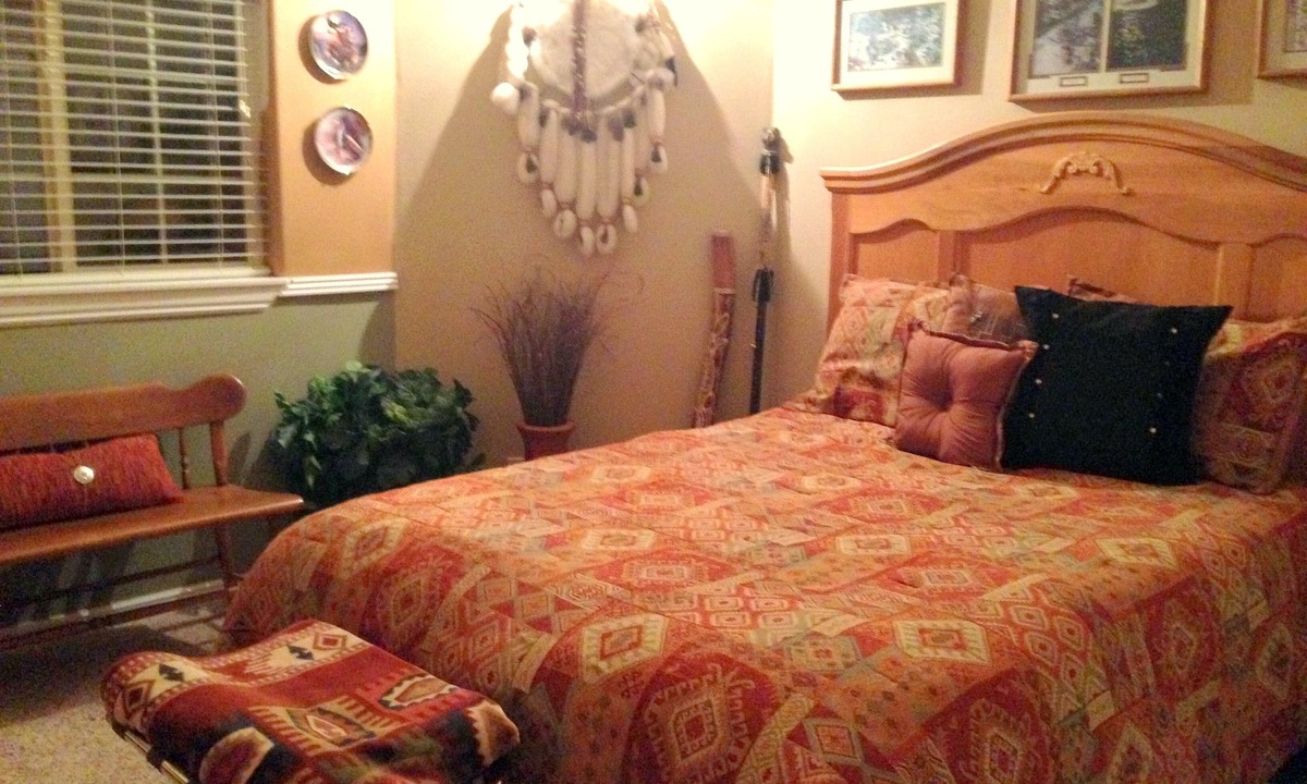 St. George House | The Bev Doolittle Bedroom @ The Winchester House for all St. George activities.
