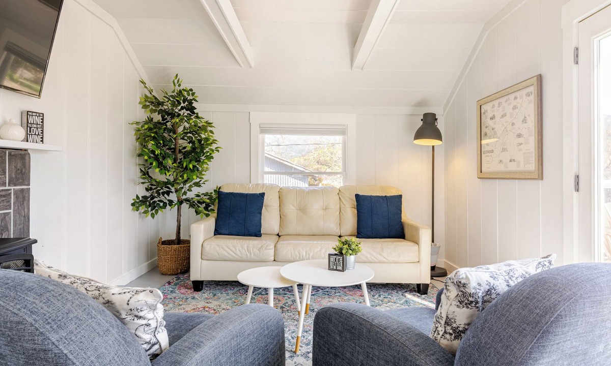 Kenwood Cottage | The Carriage House Sonoma Hot Tub Vineyard Views Complimentary Bottle