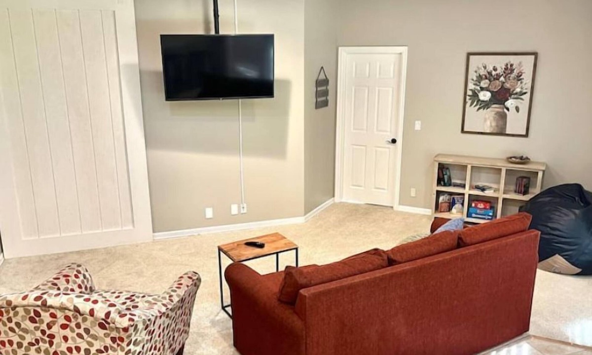 Newberg House | The Cellar @Lively Farm a Family Friendly Hobby Farm Stay