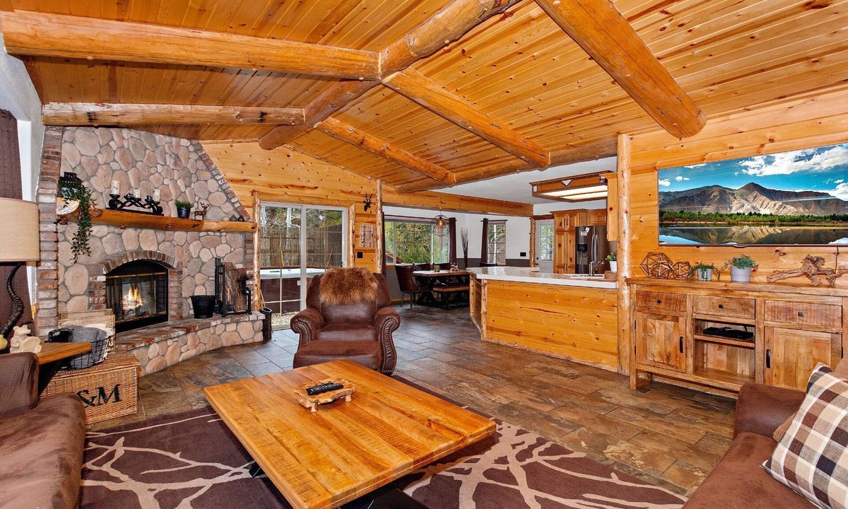 Fox Farm Cabin | The Crazy Bear: Fox Farm! Fenced Backyard! Pet Friendly! Hot Tub! Propane BBQ! Internet! Mountain Decor!