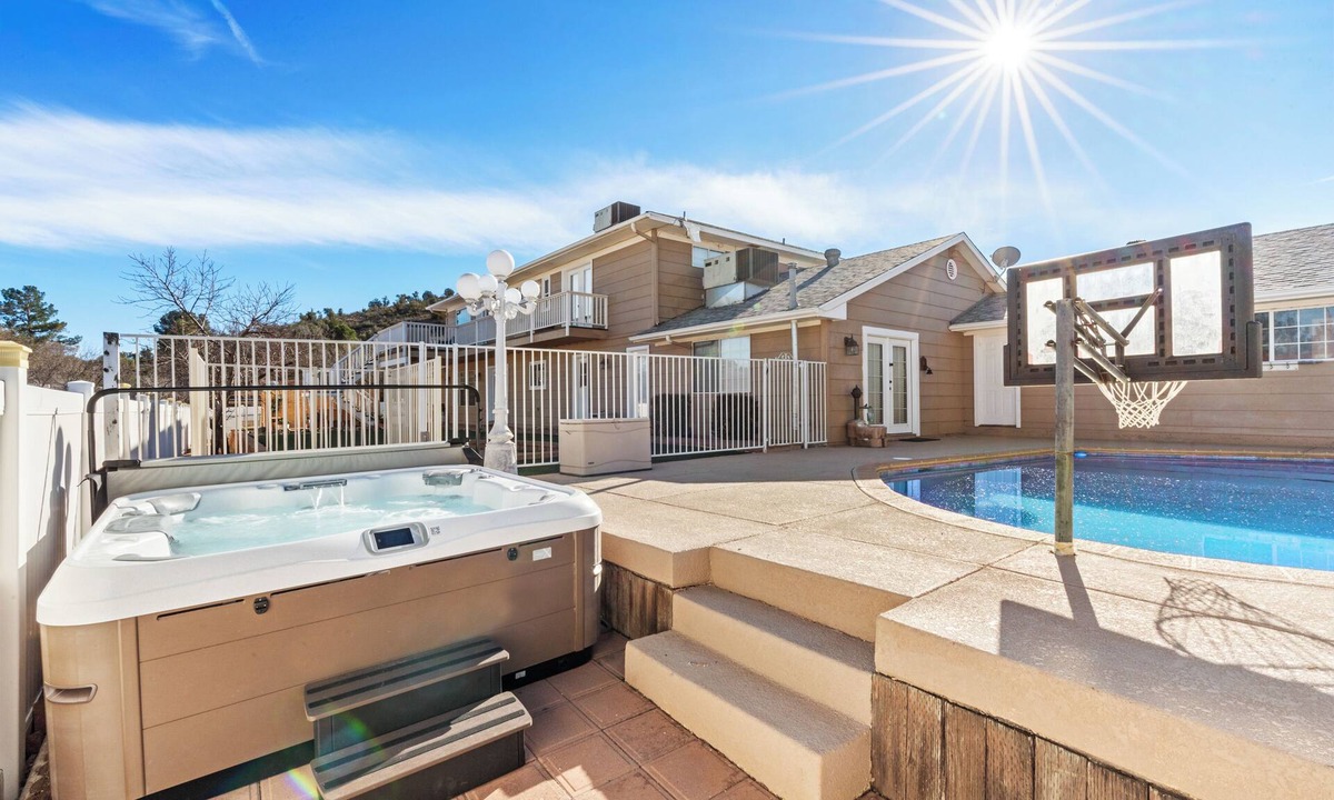 Cottonwood House | The Geode: 8BR, Pool, Sauna, Hot Tub, Pool Table, Cold Plunge, Near Sedona