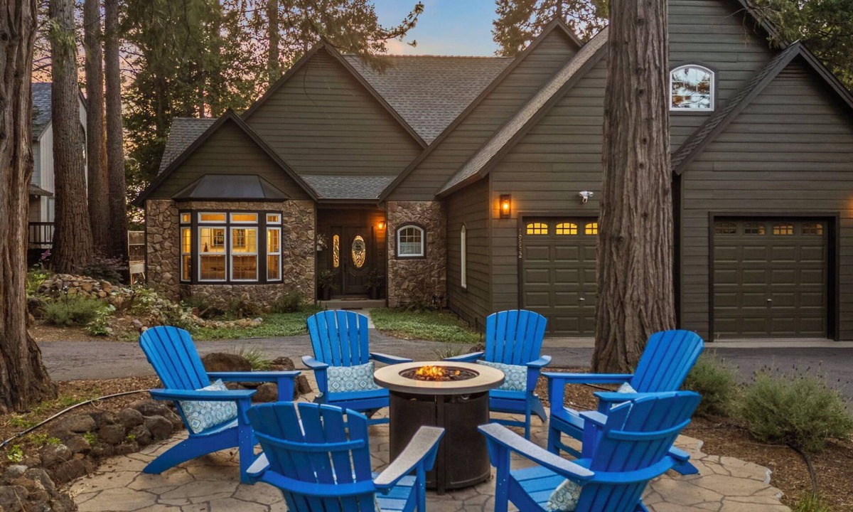 Mi-Wuk Village House | The Grand View- Gorgeous Family Friendly 4 bedroom home with Game Room.