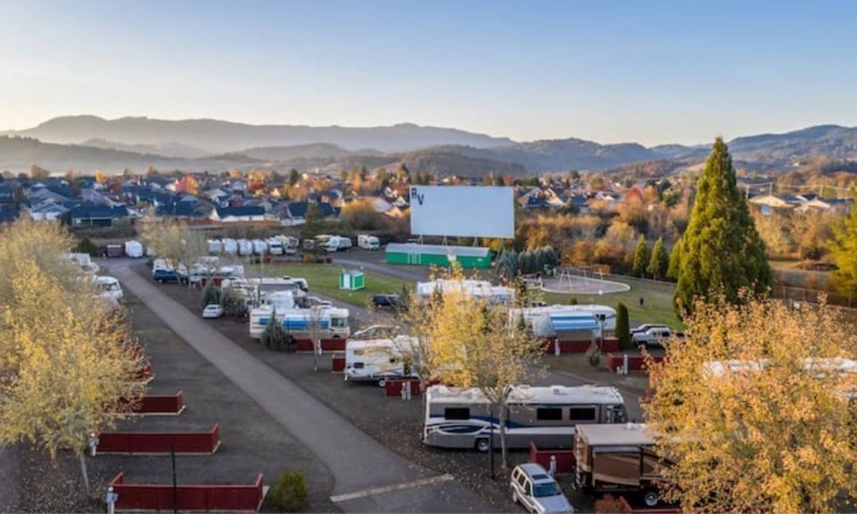 Roseburg House | The Griswold Family Vacation Trailer