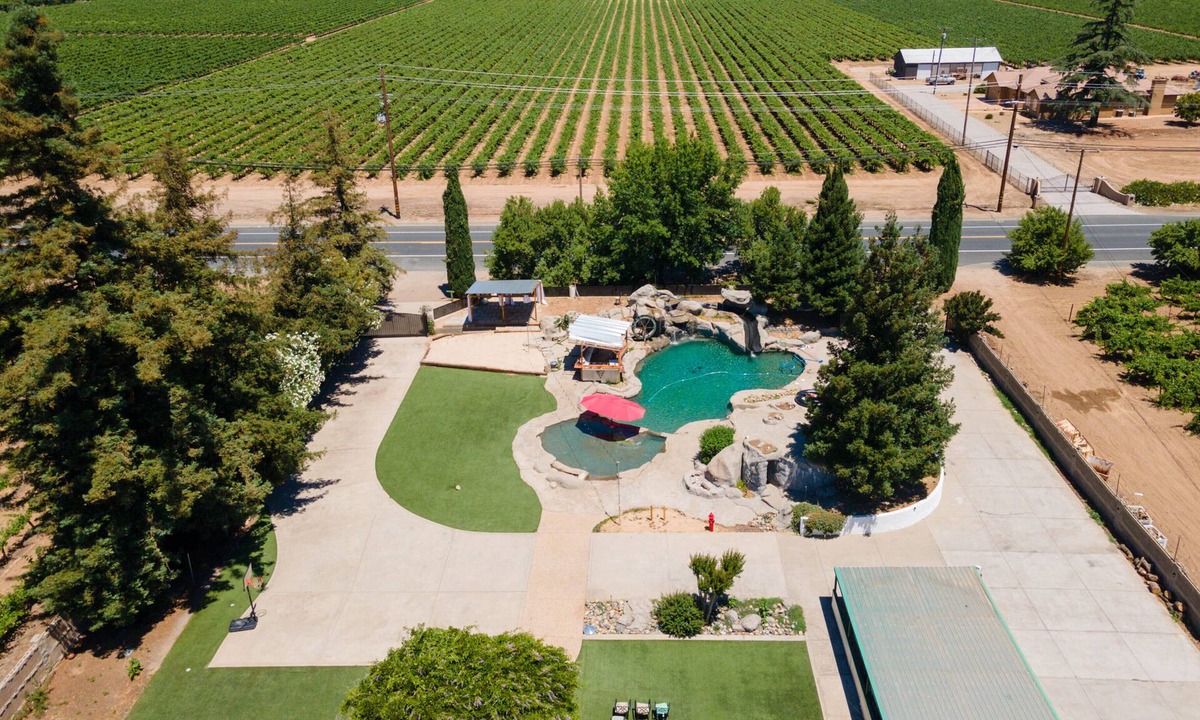Victor House | The Grotto: Multi-Family Mini Private Resort