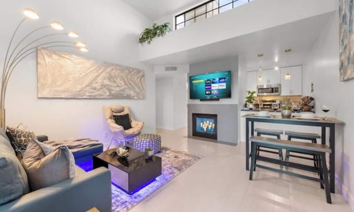 Chandler House | ~The Hidden Gem~ King Bed and Hot Tub!