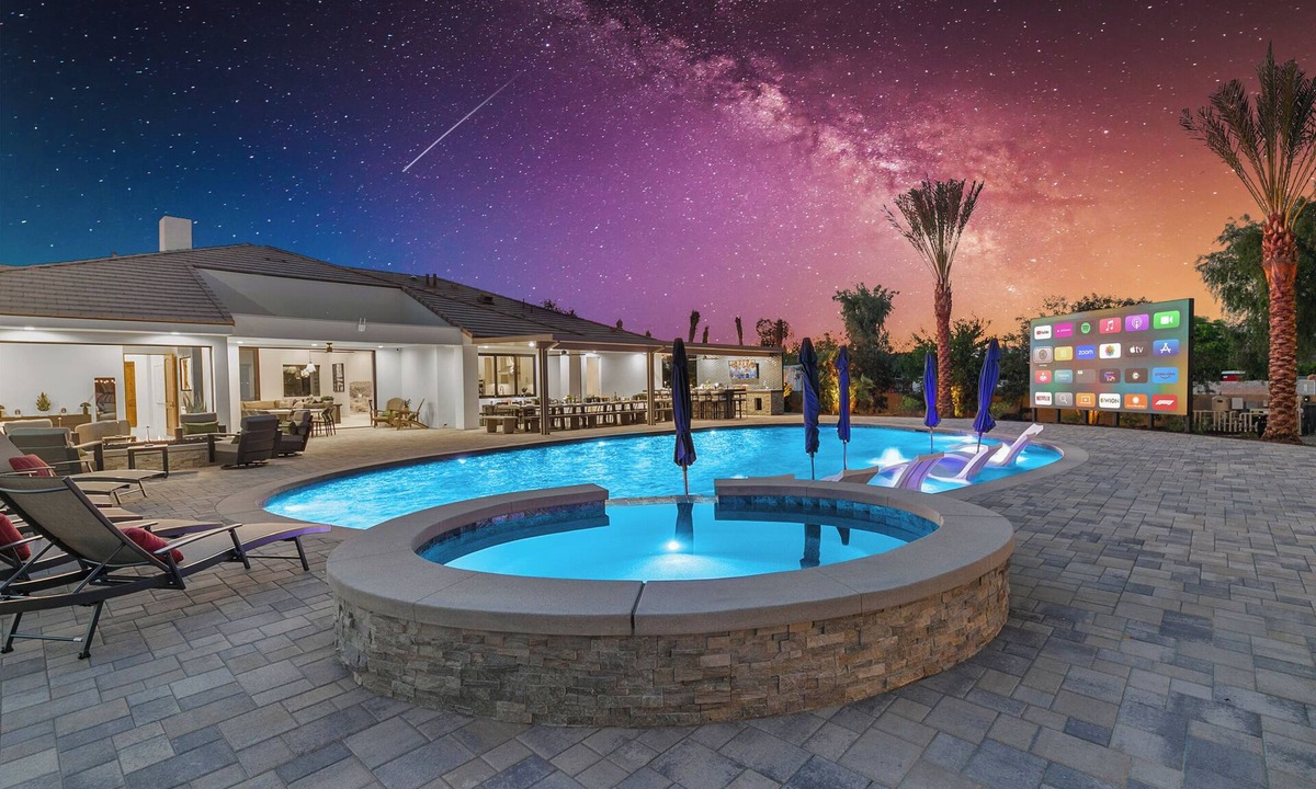 Bermuda Dunes House | The Hideaway, Pool & Outdoor TV