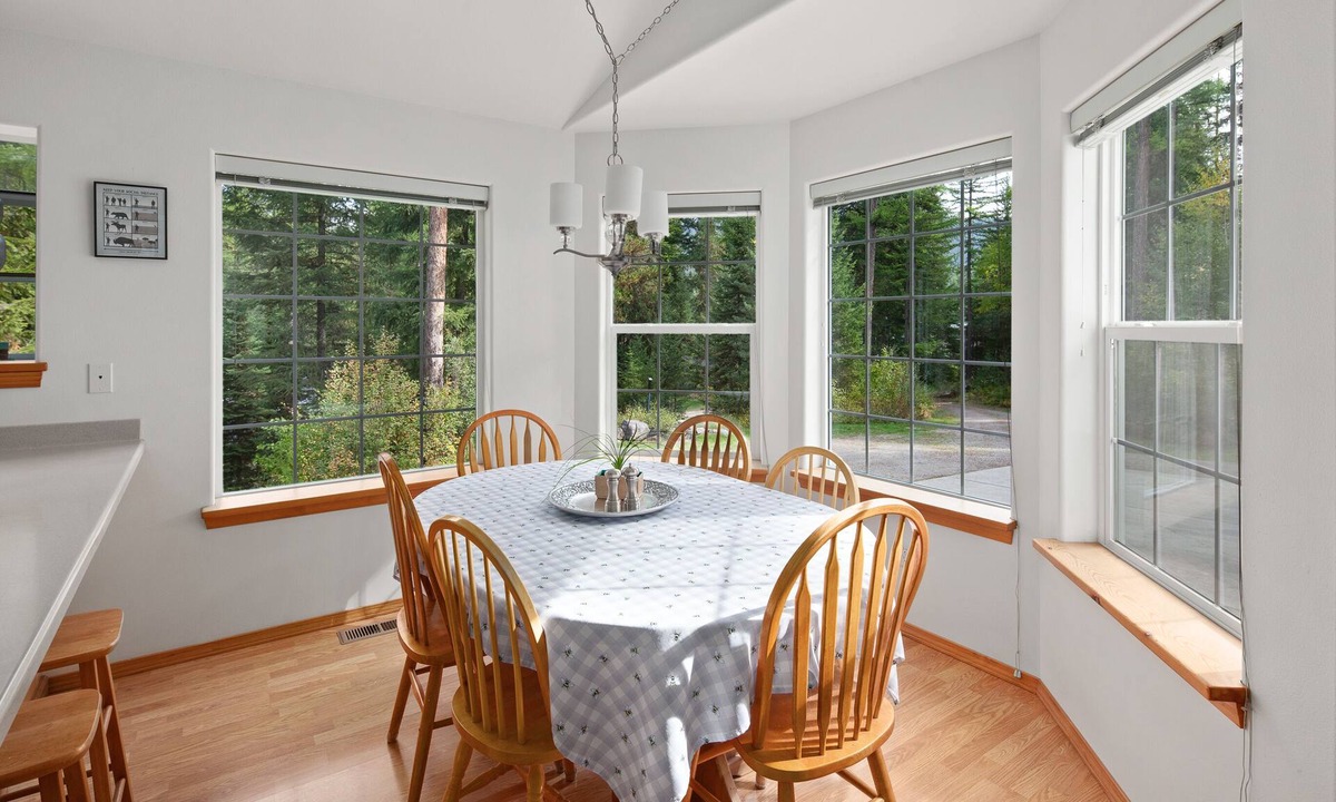 Martin City House | The Hillside House, 8 miles to Glacier National Park has May promotions!