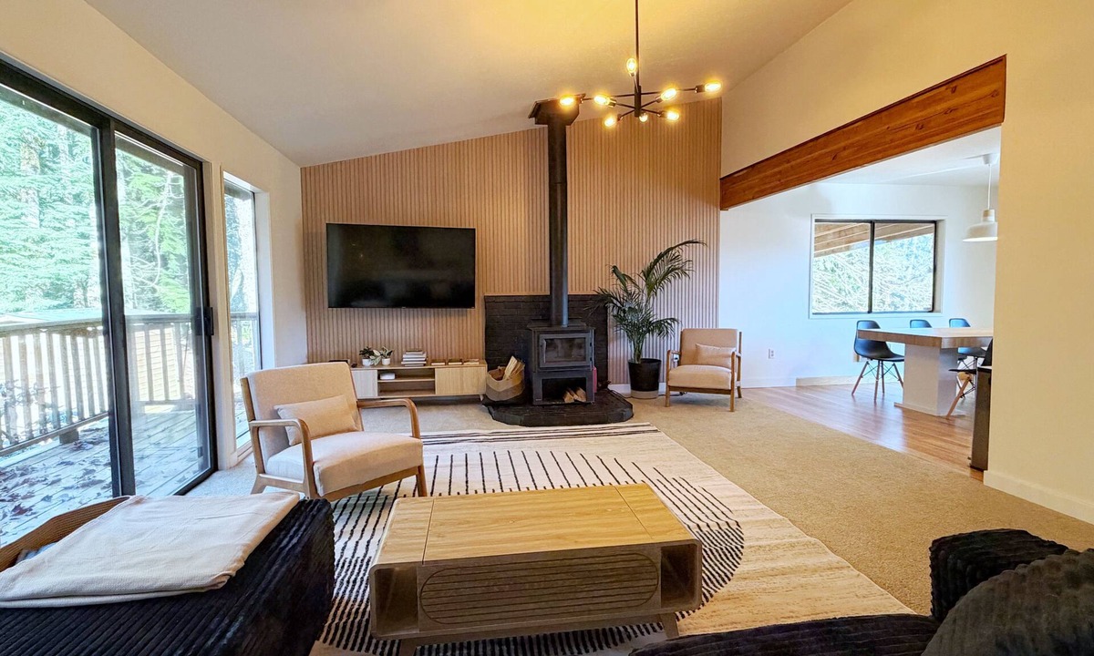 Zigzag Cabin | The Hoodhaus Modern Secluded Forest Stay