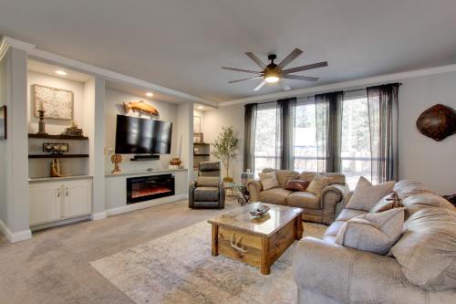 La Pine House | 'The Hub' La Pine Vacation Rental - Dog Friendly!