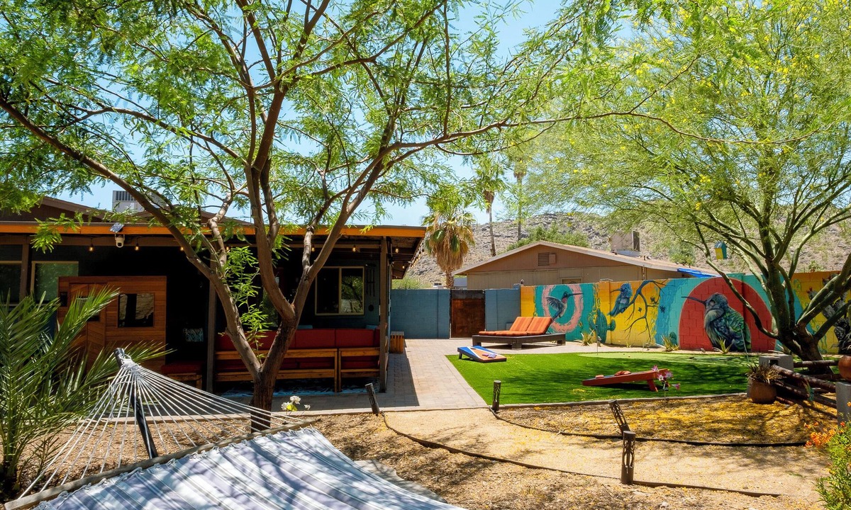 South Mountain Acres House | ~The Hummingbird House~ Sauna, Two King Beds, Mountain Views!