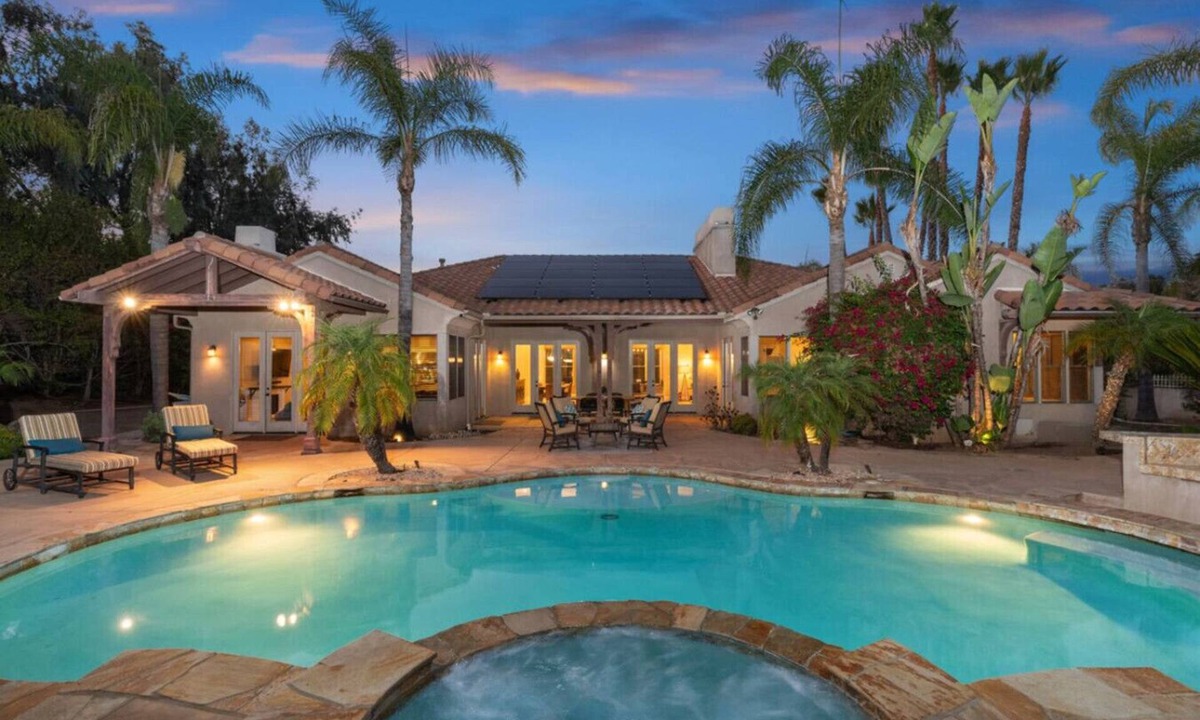 Poway House | The Huntington Spacious Family Friendly