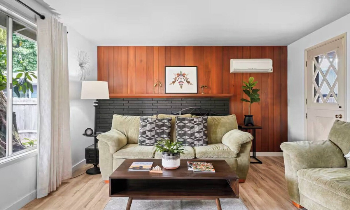 Central Oregon House | The Jasmine House: A cozy 2-bedroom retreat in central Eugene, perfect for families.