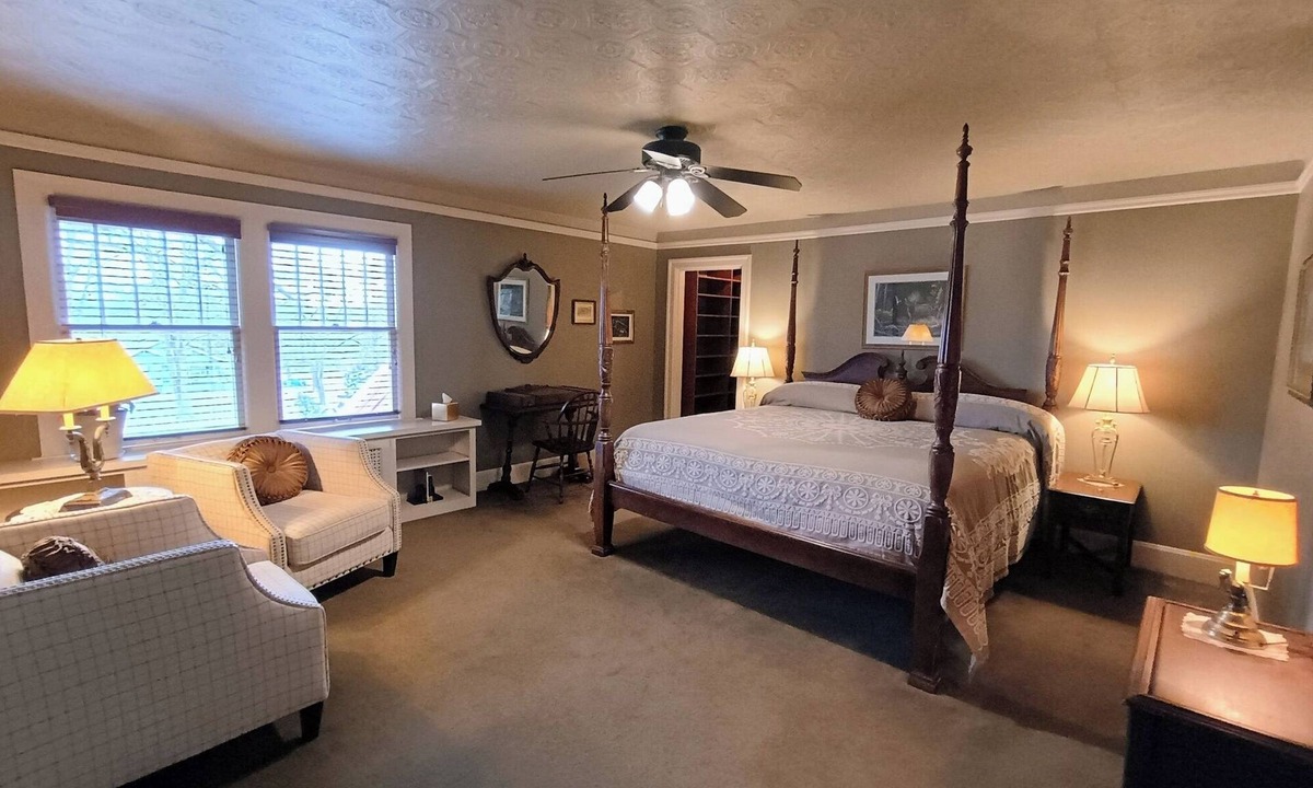 Altamont Bed & Breakfast | The Klamath Inn: Flexible Bed & Breakfast Retreat for Families and Groups