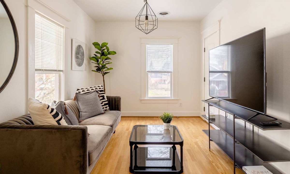 Mississippi District House | The Laid-Back Loft | Mississippi Ave | Parking