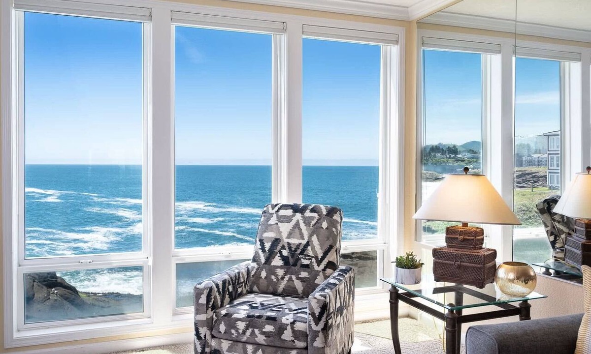 Depoe Bay Condo | The Lighthouse Condo, Whale Watching & Pool