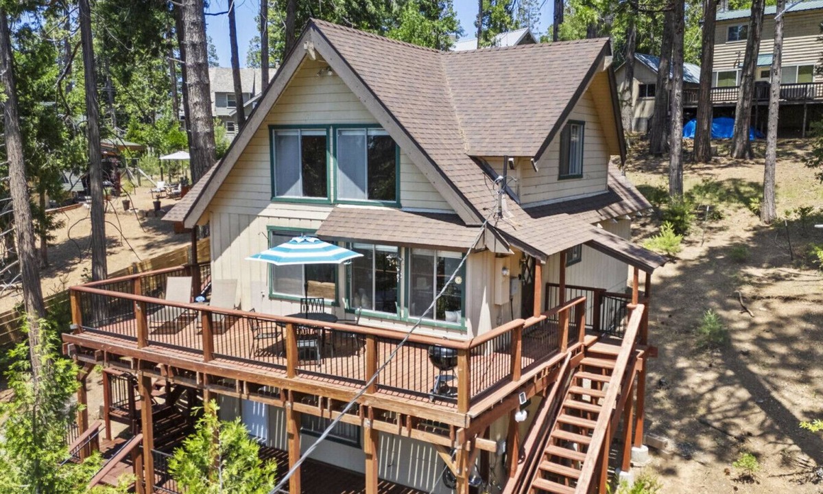 Mi-Wuk Village Cabin | The Lodge 108-Family & Pet Friendly Ski Cabin