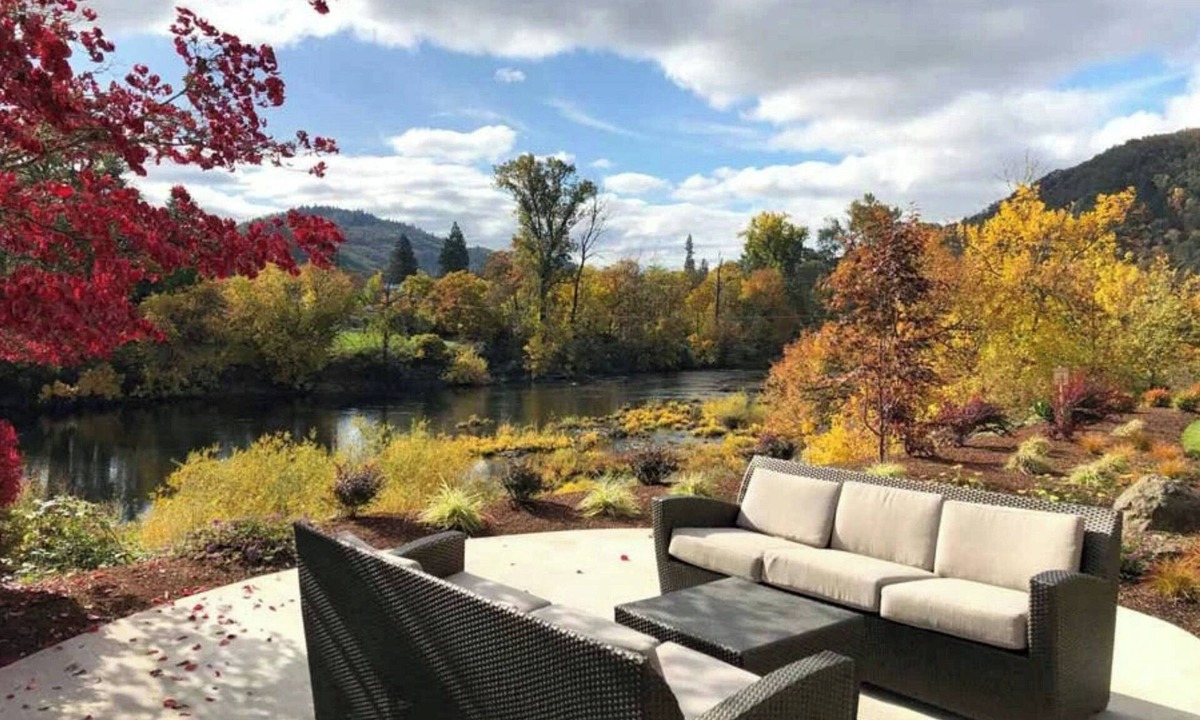 Roseburg Hotel | The Lodge at Roseburg