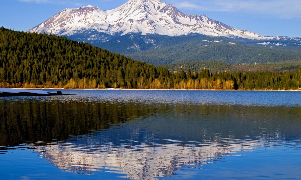 McCloud House | The McCloud Vacation Home on Mt. Shasta Sleeps 10+, Free Wifi