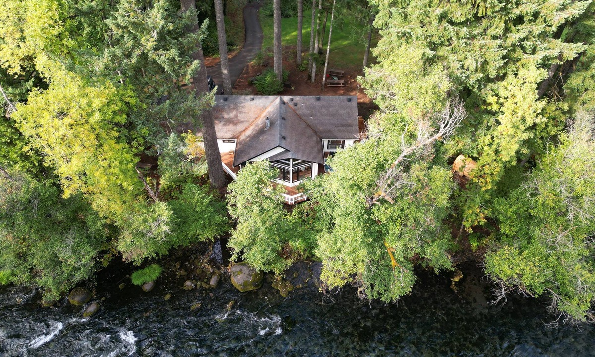McKenzie Bridge House | The Mckenzie House w/sauna & outdoor shower
