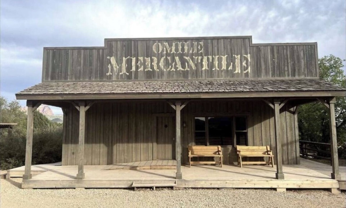 New Harmony House | “The Mercantile” is a farmhouse style home on Morning Line Ranch.