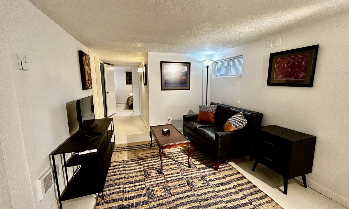Overlook Apartment | The Montana Studio - cute, close and convenient - new remodel