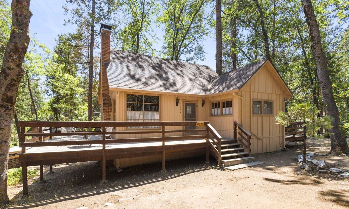 Twain Harte Cabin | The Nest: 4 BR, 2 BA Cabin or Bungalow in Twain Harte, Sleeps 11