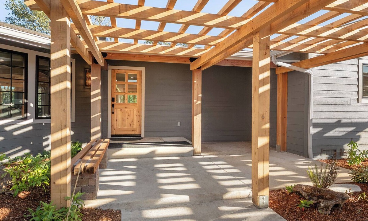 Roseburg House | The "Overlook" house is part of the GH Housing vacation rental adventure.