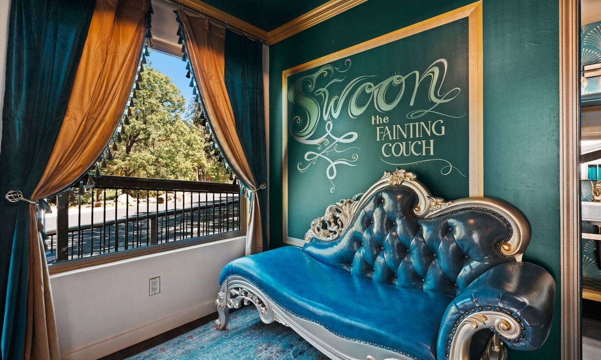 Cobb House | The Parlour House at the Fainting Couch