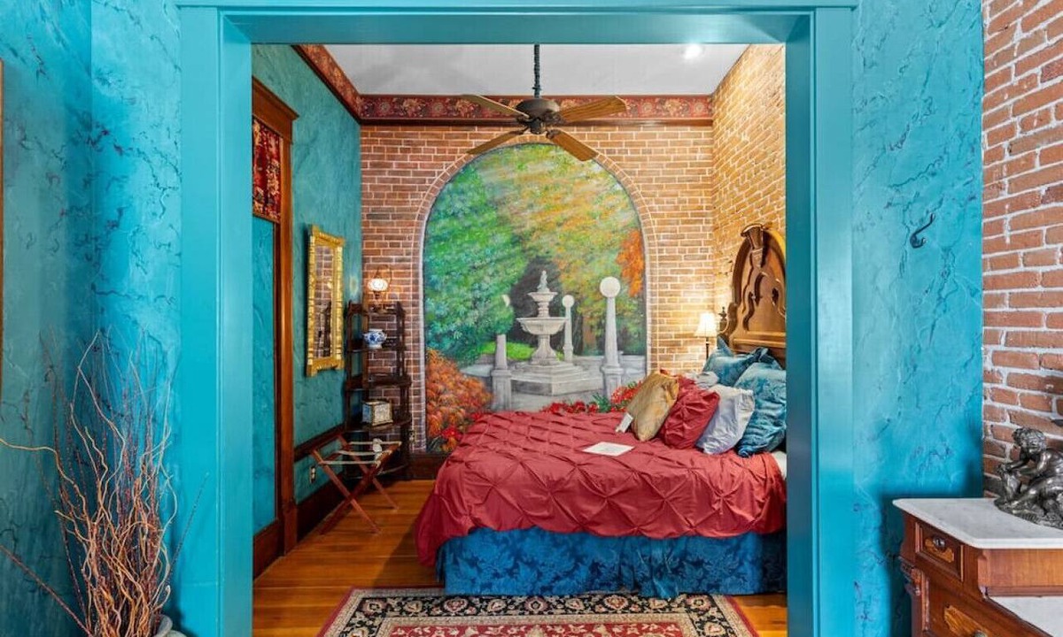 Historic Railroad District Apartment | The Peerless Hotel | Signature ADA Room #1 | Artist`s Abode | Historic District