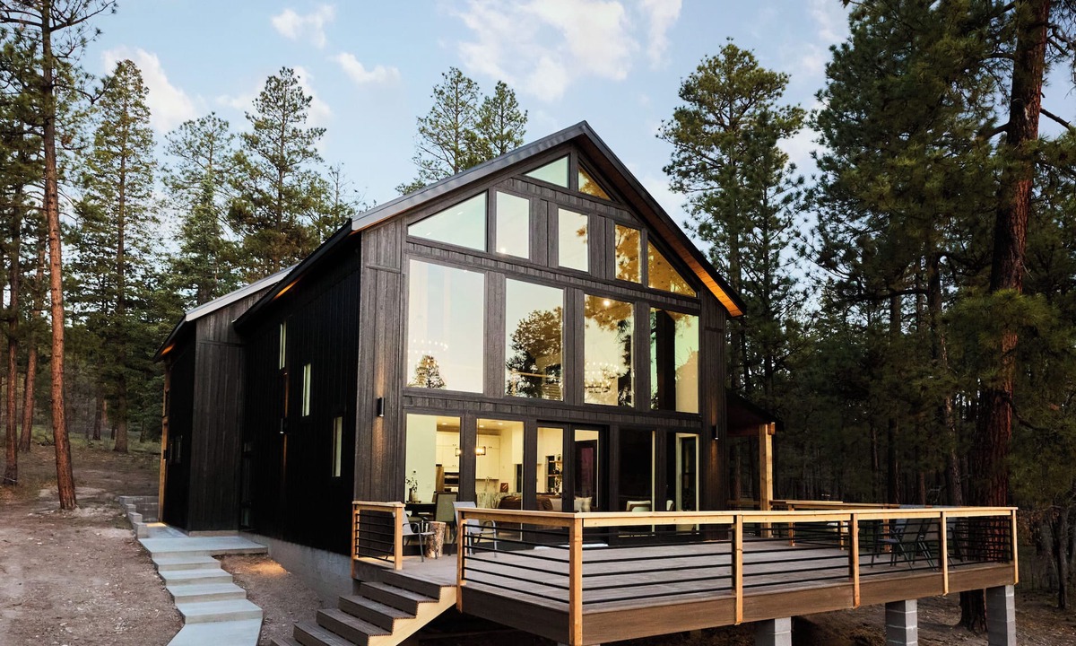 Alpine Cabin | The Raven House, new luxe cabin with beautiful mountain views, Sleeps 10!