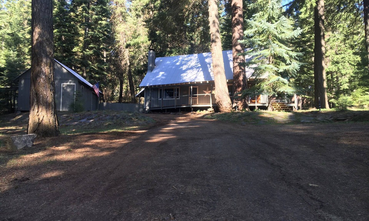 Klamath Falls Cabin | THE REDBAND CABIN - 2 acres at Rocky Point on Klamath Lake - Boat, hike, fish!