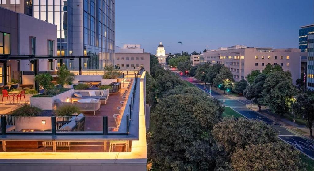 Downtown Sacramento Apartment | The Slate Luxury Capitol View DOCO Golden 1