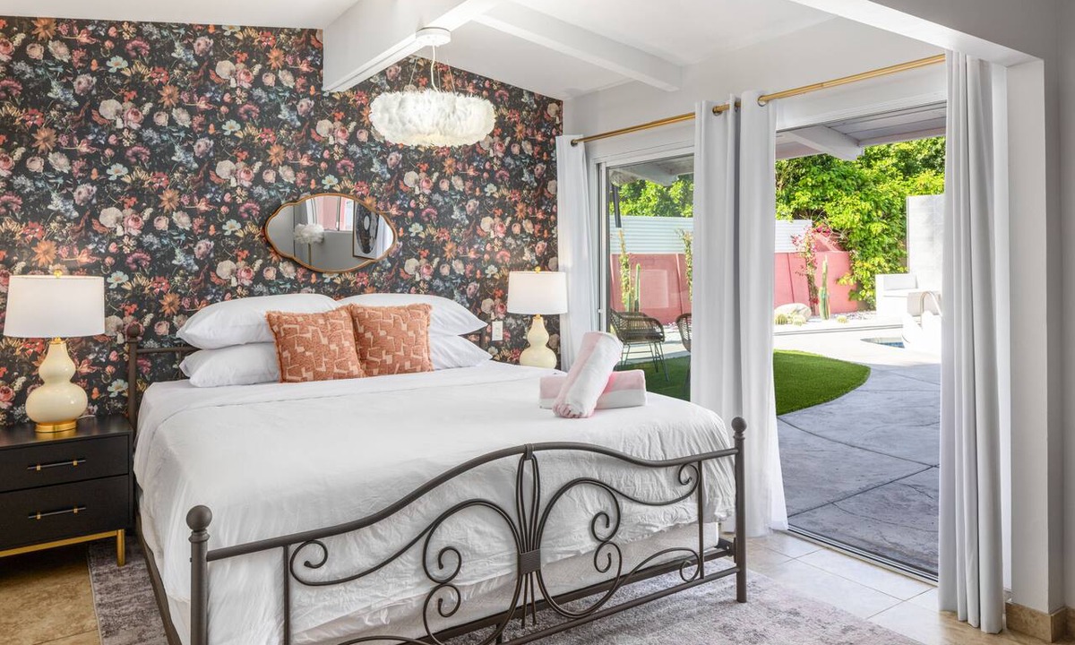 Warm Sands Apartment | The Sofia Suite · Adults-Only Palm Springs Pool