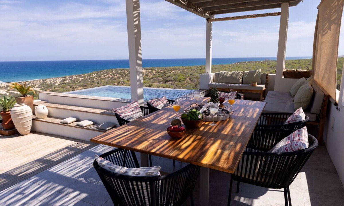Vinorama Apartment | The Spacious Serenity Loft @ Seaside Villa w/Infinity Pool, Jacuzzi & Beach