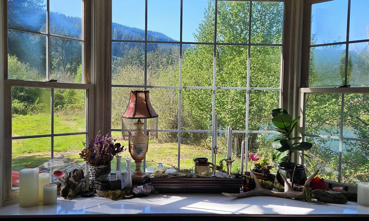 Scottsburg House | The Vardo Wagon: A Whimsical River Retreat