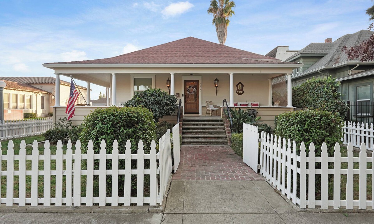 Lodi House | The Veranda on Walnut - Luxury Downtown Lodi Stay