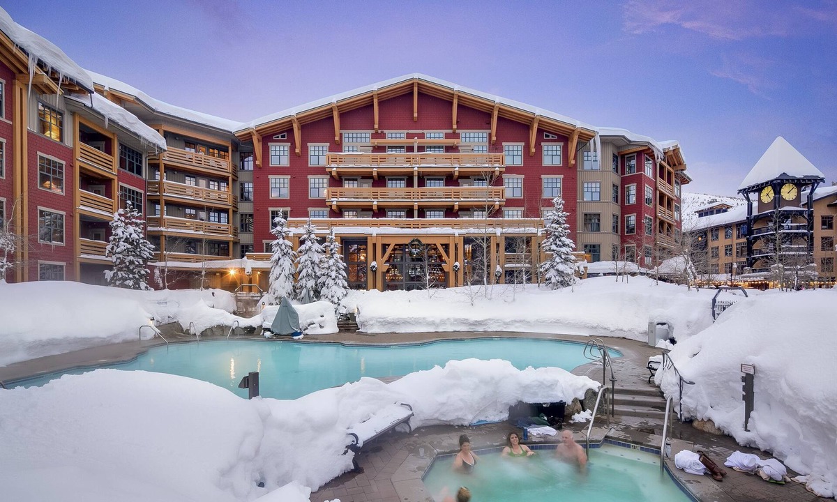 Mammoth Lakes Hotel | The Village Lodge