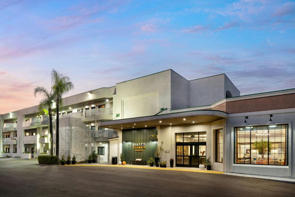 Laguna Hills Hotel | Tiller House, Laguna Hills, a Tribute Portfolio Hotel