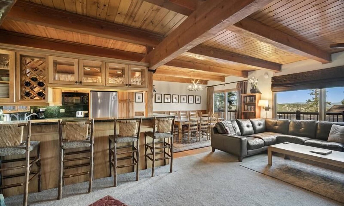 Mammoth Lakes Condo | Timber Ridge #2 - Ski in/Ski Out to Eagle Lodge - right by trail out