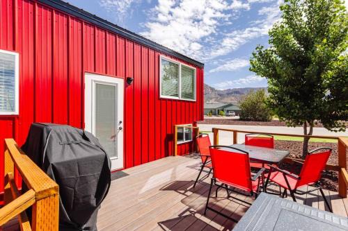 Apple Valley House | Tiny Home paradise with hottub