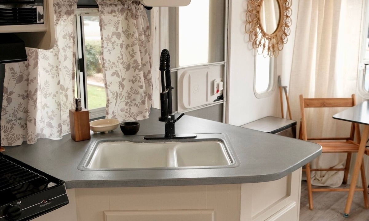 Leeds House | Tiny Home RV near Zion National Park! #14B