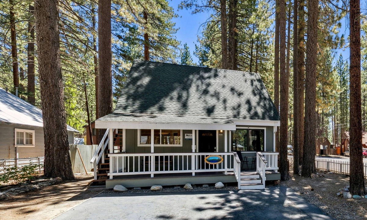 South Lake Tahoe Cabin | Tommy Tee's Forest Cottage: Hot Tub, Close to Lake & Skiing