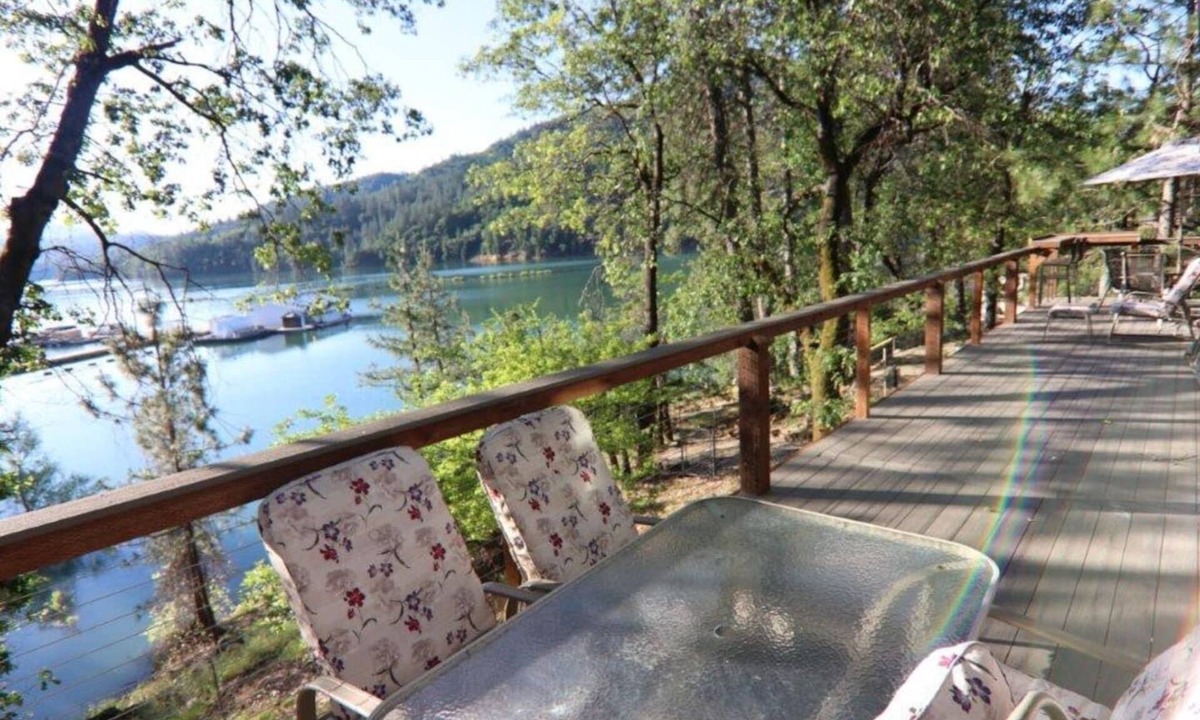 Lakehead House | Top Lakefront Oasis - Kayaks, Paddle Bd, - Shasta Lakeshore Retreat #2