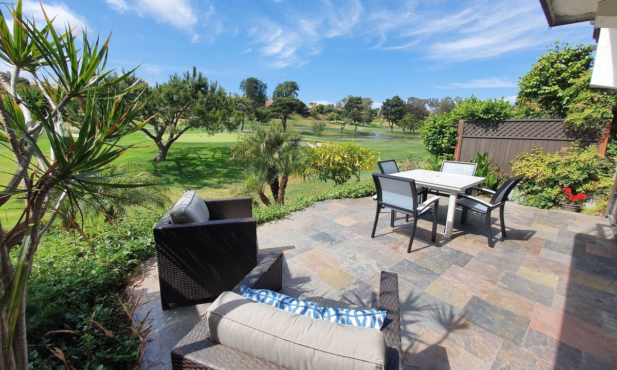 Solana Beach House | Track, Tee and Sea! On the Green, 7 min to Del Mar Race Track & beaches