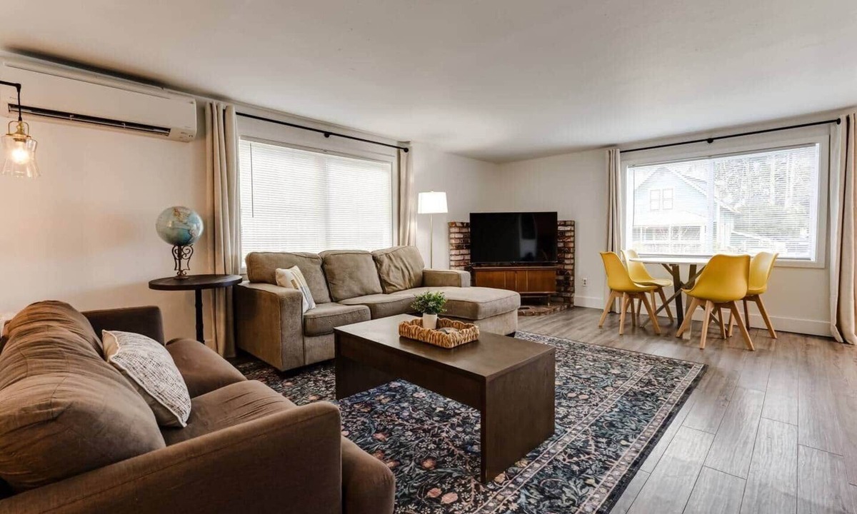 Amazon House | TrackTown Retreat-Walk to Hayward Field & U of O